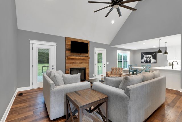 832 Longview Rd, Shelbyville, TN 37160