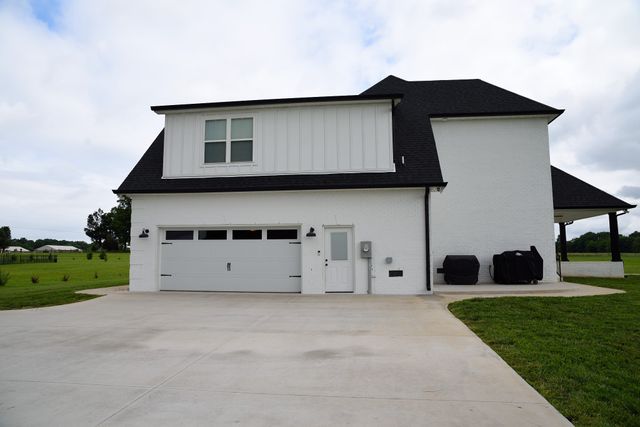 832 Longview Rd, Shelbyville, TN 37160