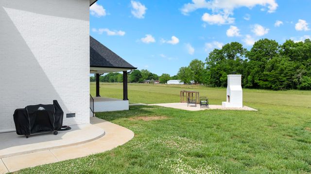 832 Longview Rd, Shelbyville, TN 37160