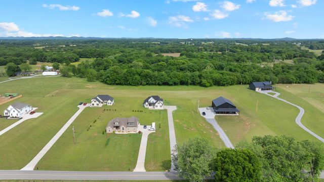 832 Longview Rd, Shelbyville, TN 37160