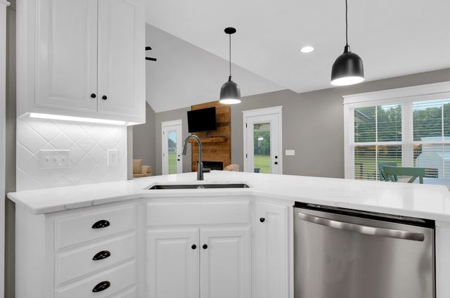 832 Longview Rd, Shelbyville, TN 37160