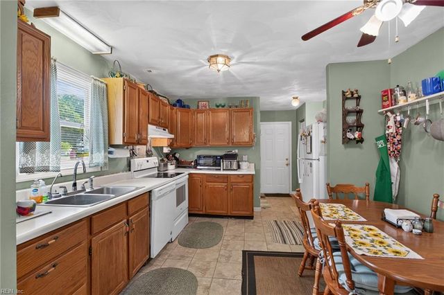 1647 Buckhorn DR, Suffolk, VA 23434