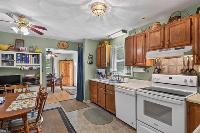 1647 Buckhorn DR, Suffolk, VA 23434