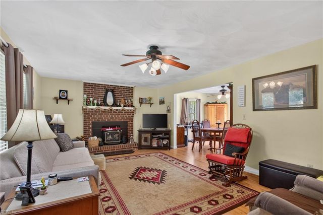 1647 Buckhorn DR, Suffolk, VA 23434