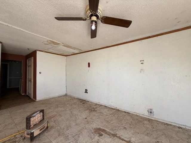 1112 County Road Y, Plainview, TX 79072