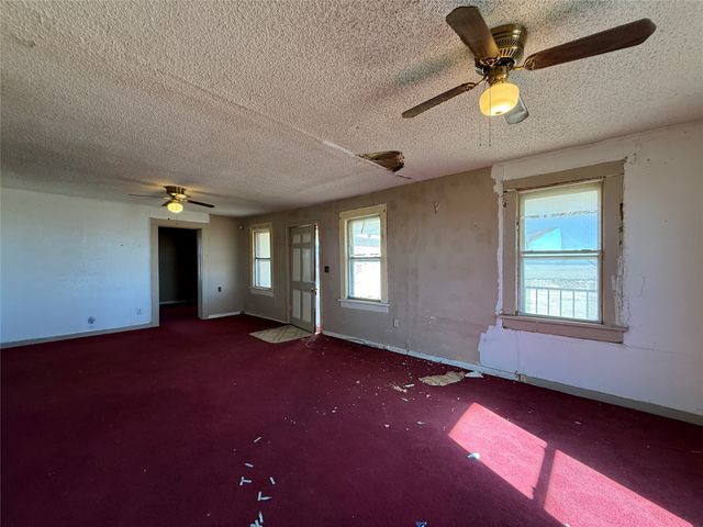 1112 County Road Y, Plainview, TX 79072