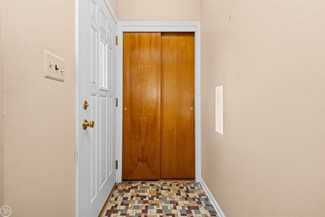 29116 Dembs Street, Roseville, MI 48066