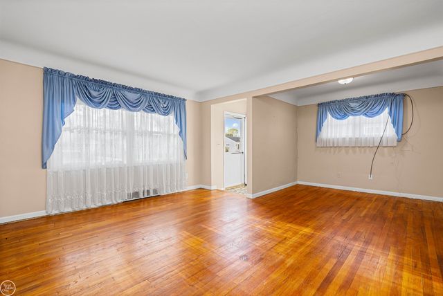 29116 Dembs Street, Roseville, MI 48066