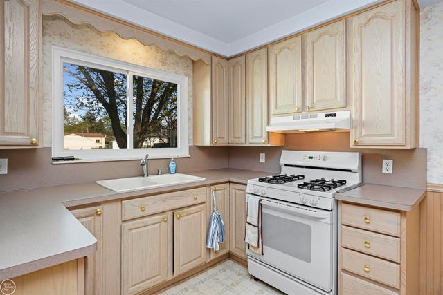 29116 Dembs Street, Roseville, MI 48066