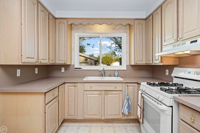 29116 Dembs Street, Roseville, MI 48066