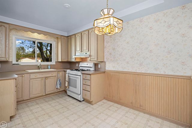 29116 Dembs Street, Roseville, MI 48066