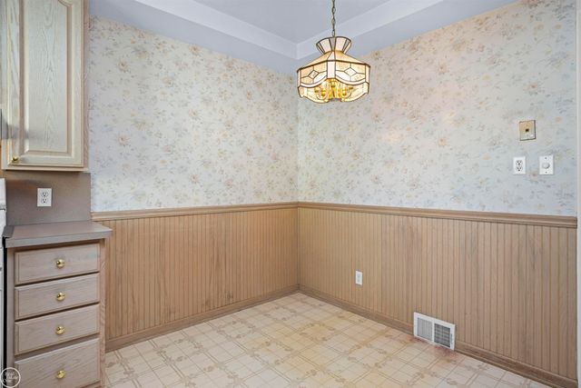 29116 Dembs Street, Roseville, MI 48066