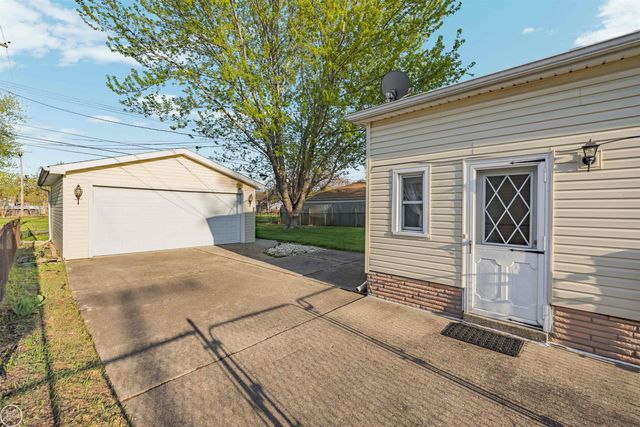 29116 Dembs Street, Roseville, MI 48066