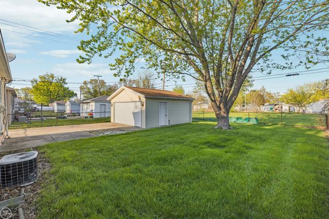 29116 Dembs Street, Roseville, MI 48066