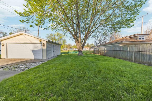 29116 Dembs Street, Roseville, MI 48066