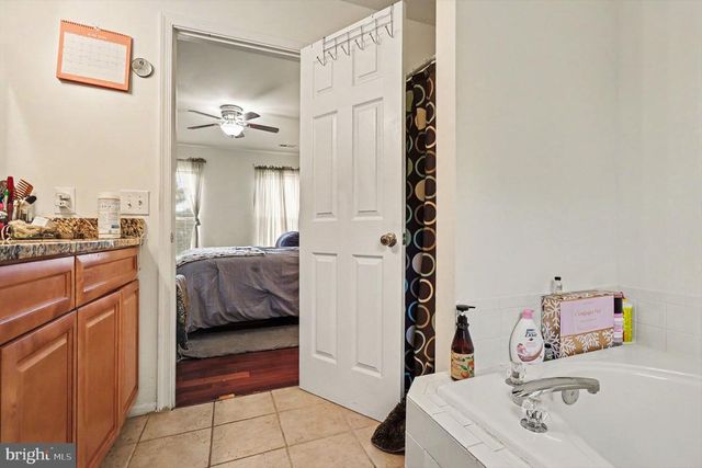 2402 RUFFIN DR, Fredericksburg, VA 22408