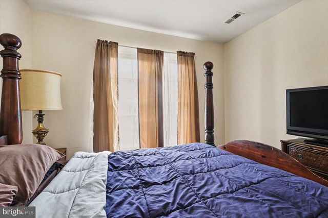 2402 RUFFIN DR, Fredericksburg, VA 22408
