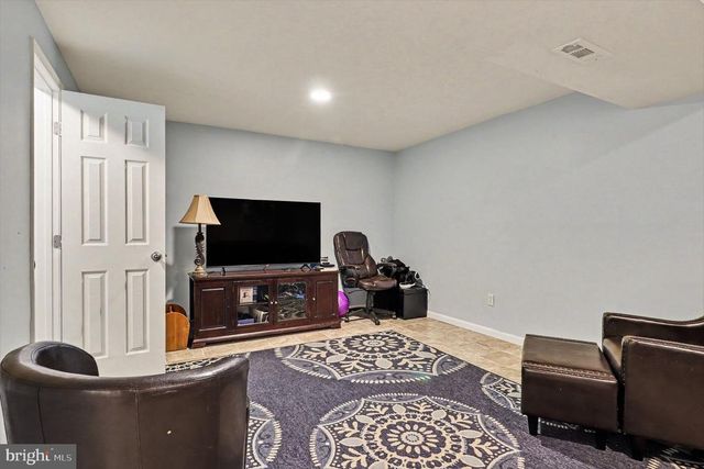 2402 RUFFIN DR, Fredericksburg, VA 22408