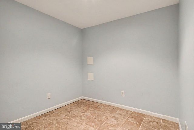 2402 RUFFIN DR, Fredericksburg, VA 22408