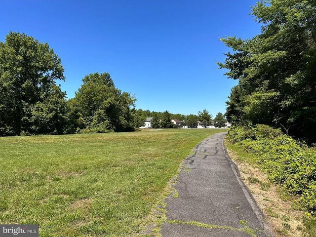 2402 RUFFIN DR, Fredericksburg, VA 22408