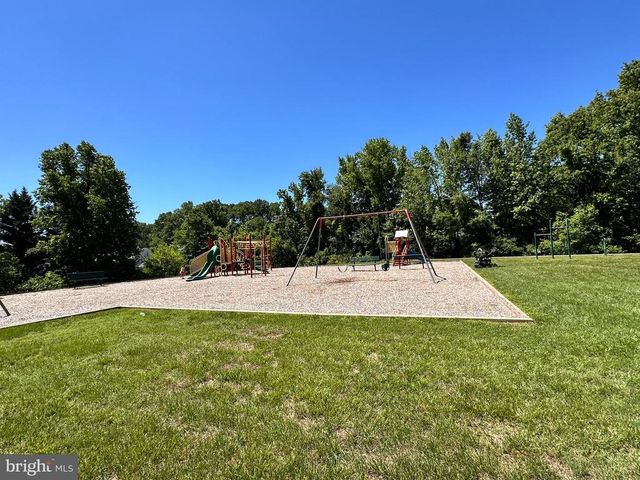 2402 RUFFIN DR, Fredericksburg, VA 22408