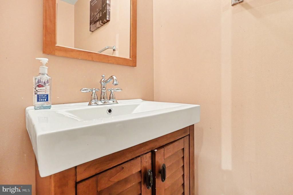 2402 RUFFIN DR, Fredericksburg, VA 22408
