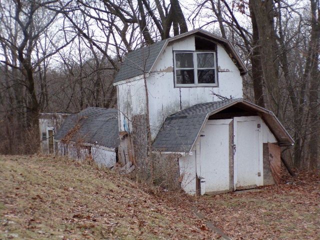 26 Blue Grass Court, Davenport, IA 52802