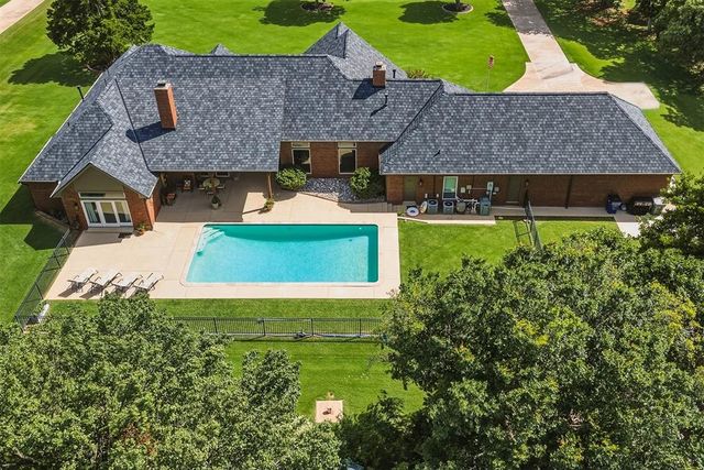 2013 Spirit Wood Lane, Edmond, OK 73025