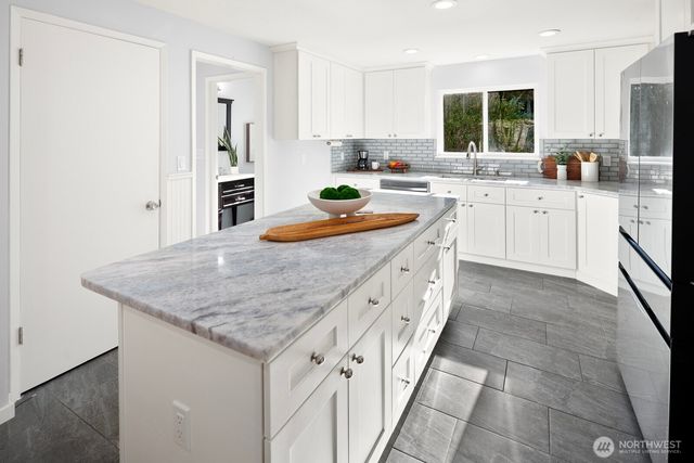 7037 NE 137th Street, Kirkland, WA 98034