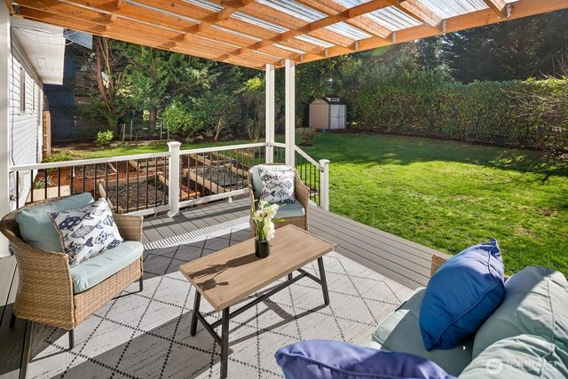 7037 NE 137th Street, Kirkland, WA 98034