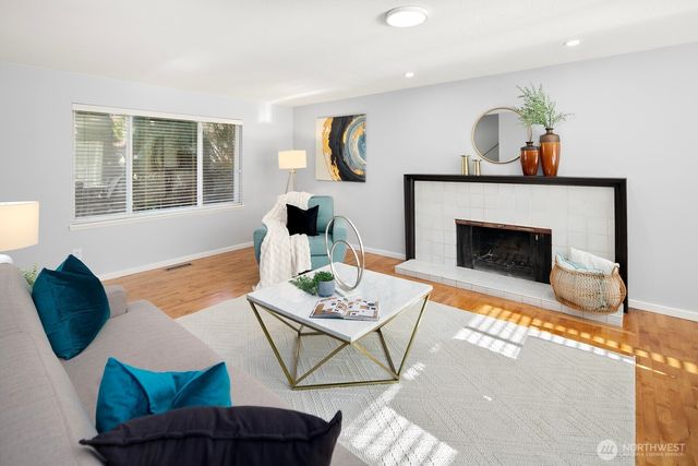 7037 NE 137th Street, Kirkland, WA 98034