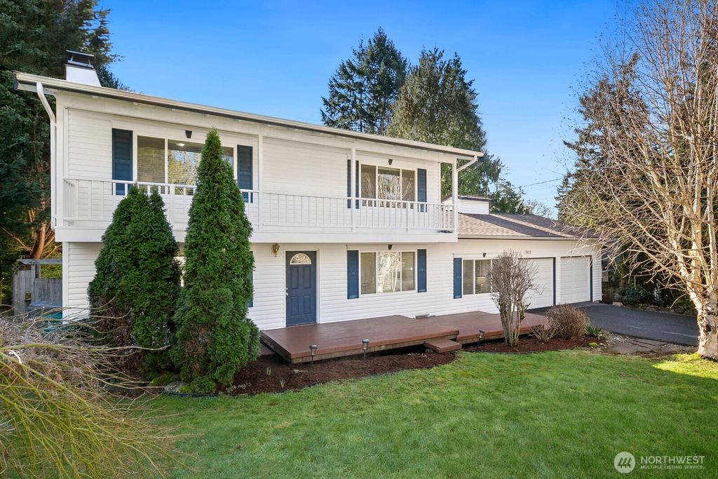 7037 NE 137th Street, Kirkland, WA 98034