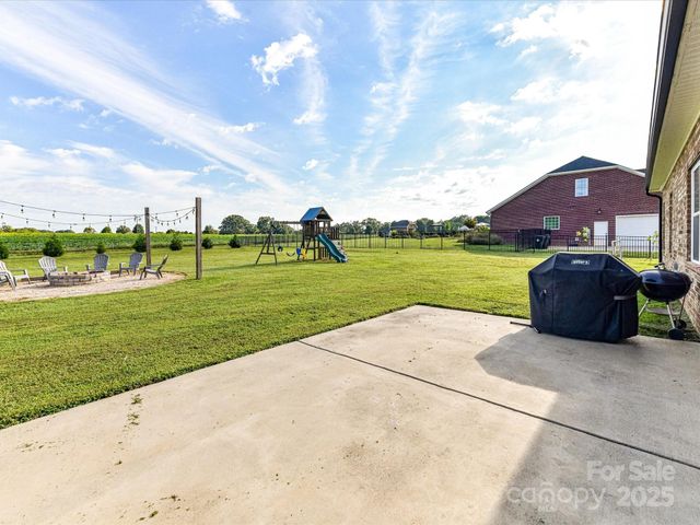2017 Parrothead Drive, Monroe, NC 28110