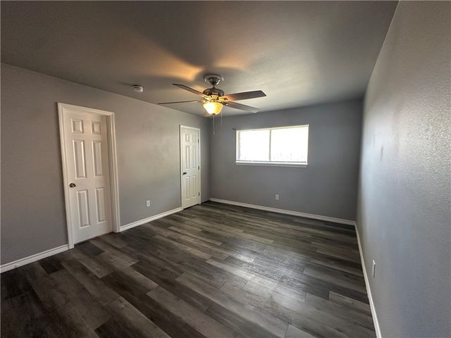 2563 Live Oak St, Ingleside, TX 78362