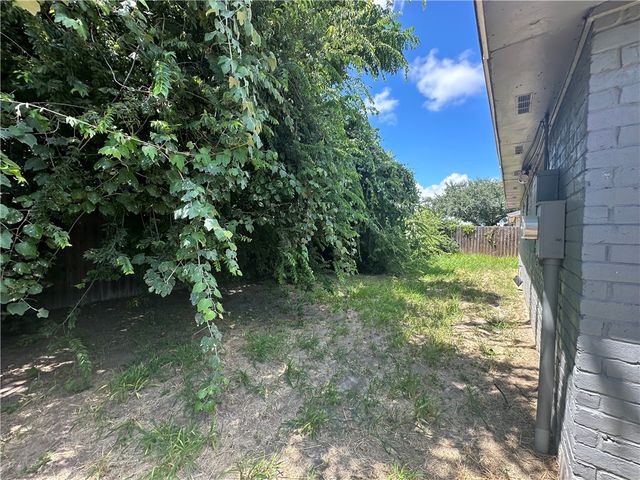 2563 Live Oak St, Ingleside, TX 78362