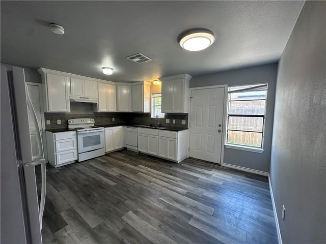 2563 Live Oak St, Ingleside, TX 78362