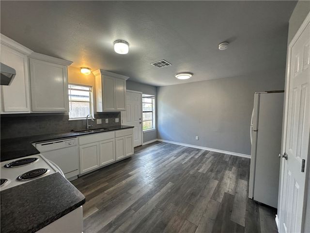 2563 Live Oak St, Ingleside, TX 78362