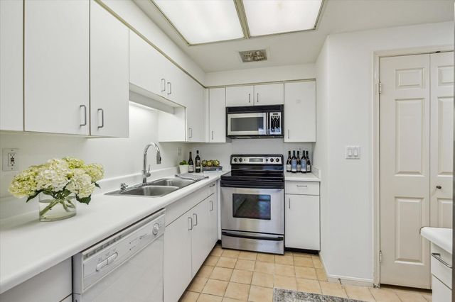 2001 Holcombe Boulevard 504, Houston, TX 77030