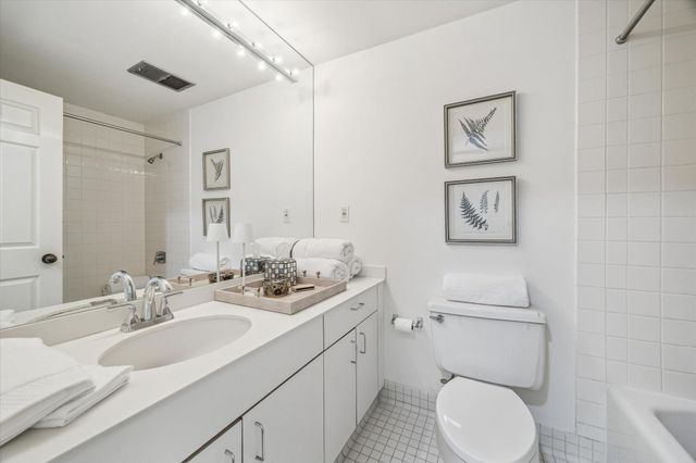 2001 Holcombe Boulevard 504, Houston, TX 77030