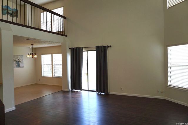 8435 FOREST RIDGE DR, San Antonio, TX 78239