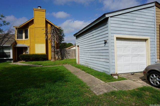 8435 FOREST RIDGE DR, San Antonio, TX 78239