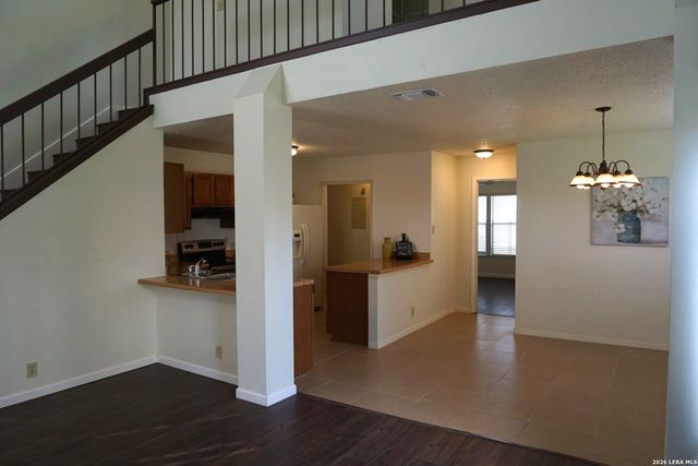 8435 FOREST RIDGE DR, San Antonio, TX 78239