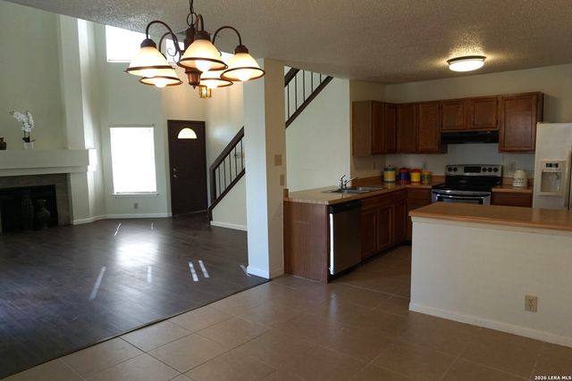8435 FOREST RIDGE DR, San Antonio, TX 78239