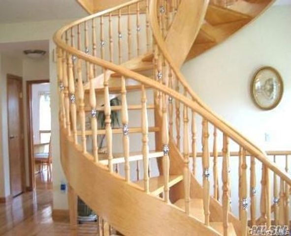 2 Aster Drive, New Hyde Park, NY 11040