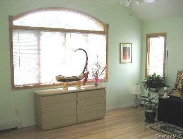 2 Aster Drive, New Hyde Park, NY 11040