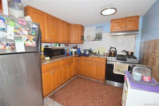 2 Aster Drive, New Hyde Park, NY 11040