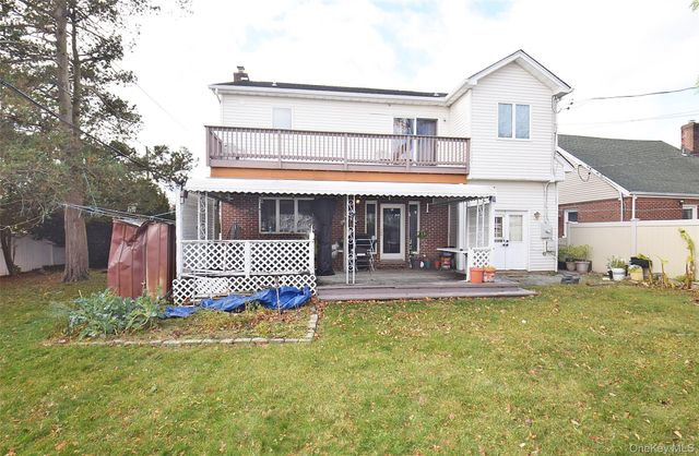 2 Aster Drive, New Hyde Park, NY 11040