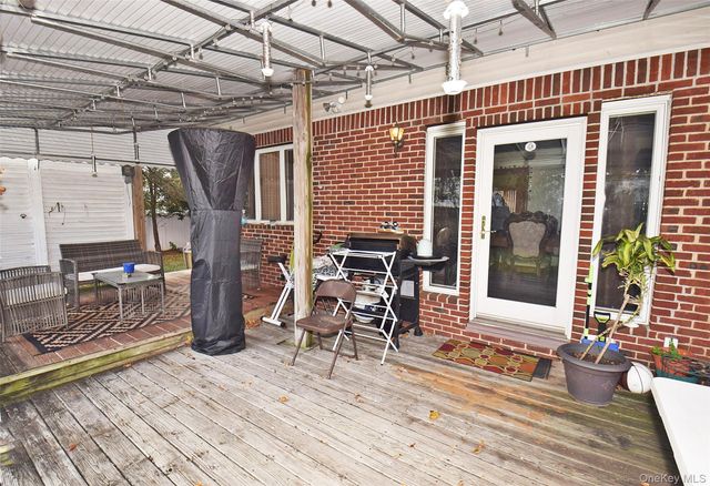 2 Aster Drive, New Hyde Park, NY 11040