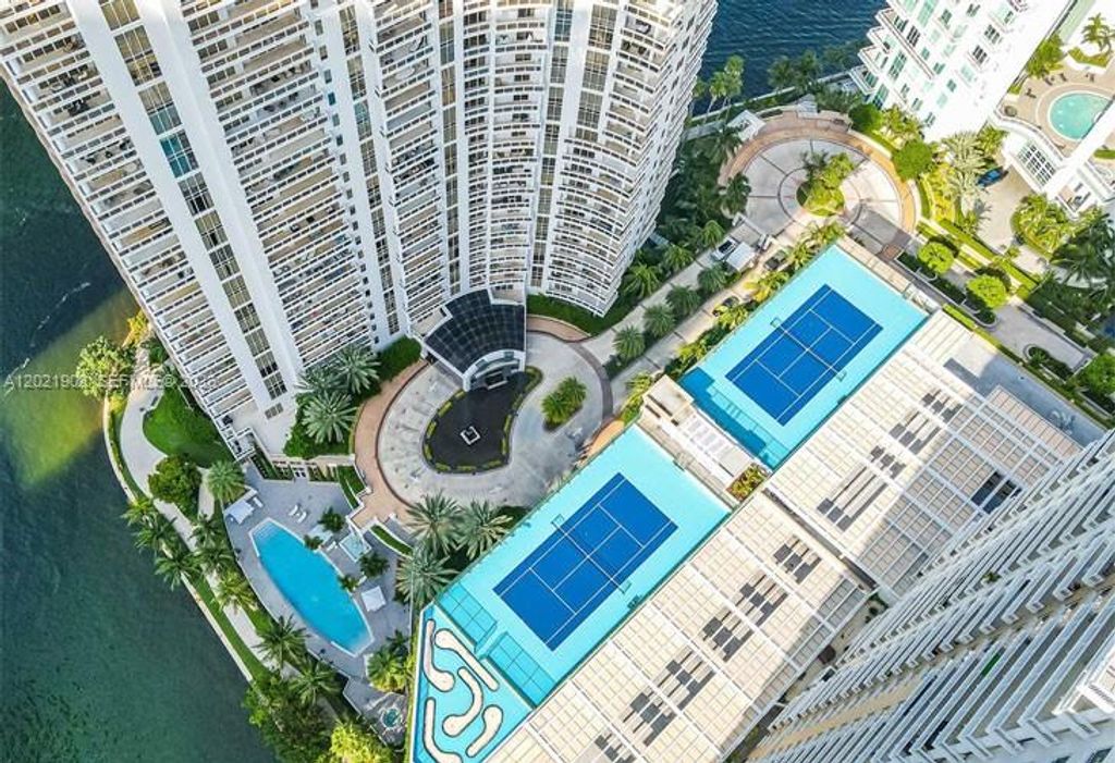901 Brickell Key Blvd 3307, Miami, FL 33131