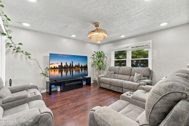 2304 Stephan Ln, Louisville, KY 40214